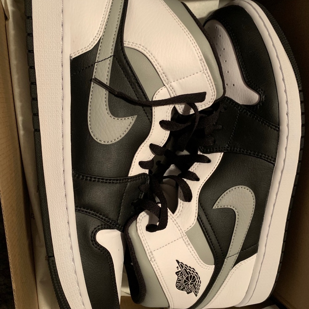 Jordan 1 mid white shadow